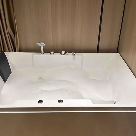 Roden Hotel Golem (Tirana)